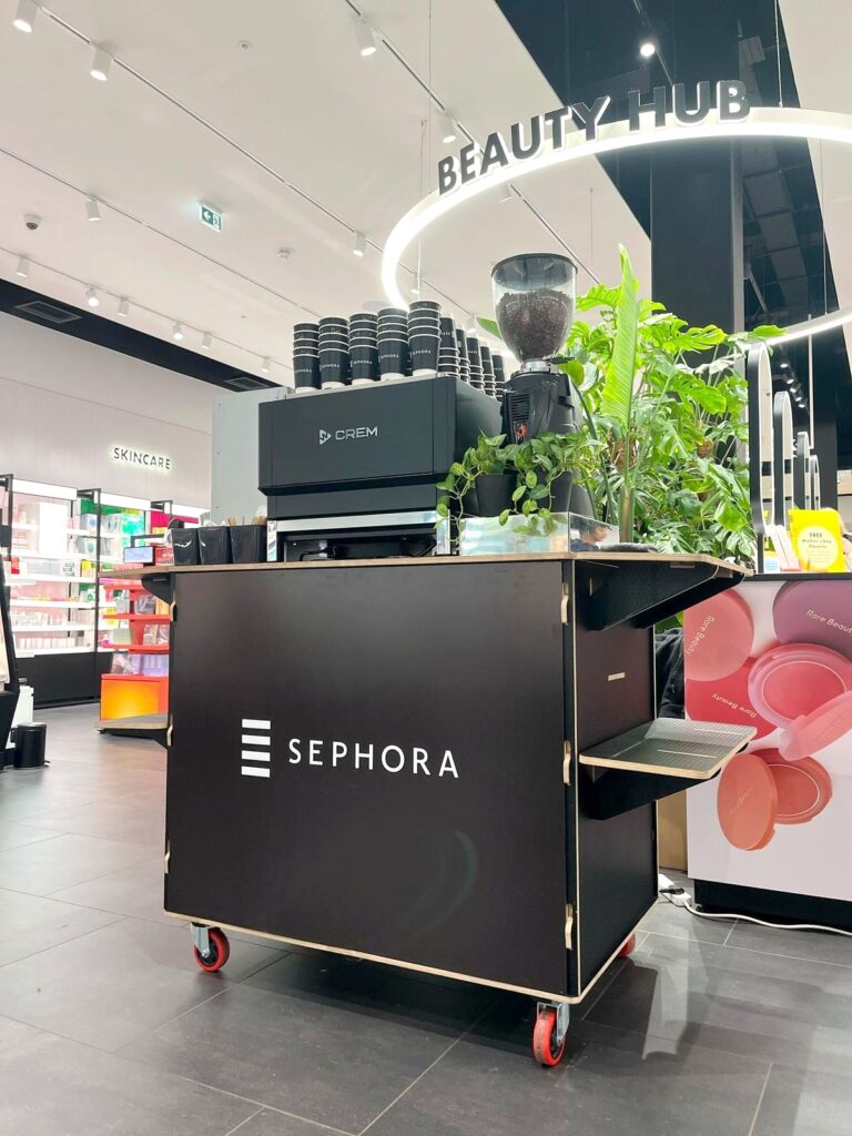 Mobile coffee bar with espresso machine and barista set-up